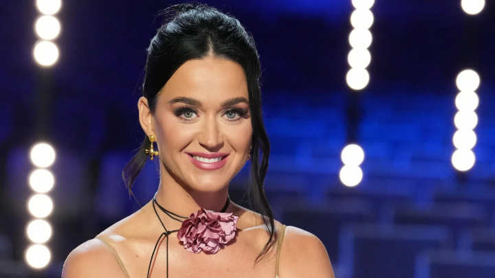 Katy Perry anunță lansarea unei noi piese într-o manieră inedită. Cum a fost surprinsă artista la Paris - FOTO Katy Perry anunță lansarea unei noi piese într-o manieră inedită. Cum a fost surprinsă artista la Paris - FOTO