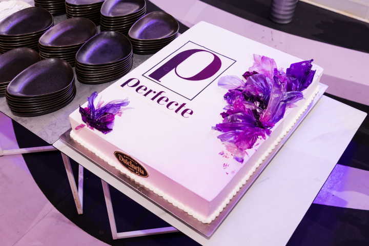 Surpriză dulce la Sparkling Grape Cocktail! Tortul grandios creat special pentru cea mai strălucitoare petrecere a verii - VIDEO Surpriză dulce la Sparkling Grape Cocktail! Tortul grandios creat special pentru cea mai strălucitoare petrecere a verii - VIDEO