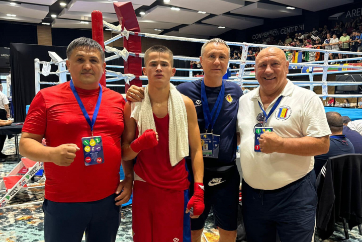 Lotul național de box s-a întors acasă cu trei medalii! Chiril Slepoi, Vasili Buzaiji și Ilie Horneț au participat la Campionatul European, rezervat juniorilor - FOTO Lotul național de box s-a întors acasă cu trei medalii! Chiril Slepoi, Vasili Buzaiji și Ilie Horneț au participat la Campionatul European, rezervat juniorilor - FOTO