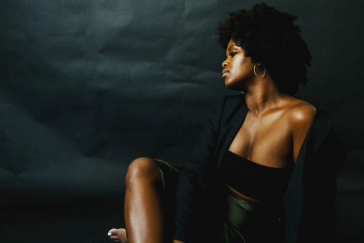 Cynthia Elisoa - despre bullying, depresie și viața în Madagascar: „Eu timp de 10 ani mi-am îndreptat părul cu atâtea produse, pentru că părul creț e considerat urât” - VIDEO Cynthia Elisoa - despre bullying, depresie și viața în Madagascar: „Eu timp de 10 ani mi-am îndreptat părul cu atâtea produse, pentru că părul creț e considerat urât” - VIDEO