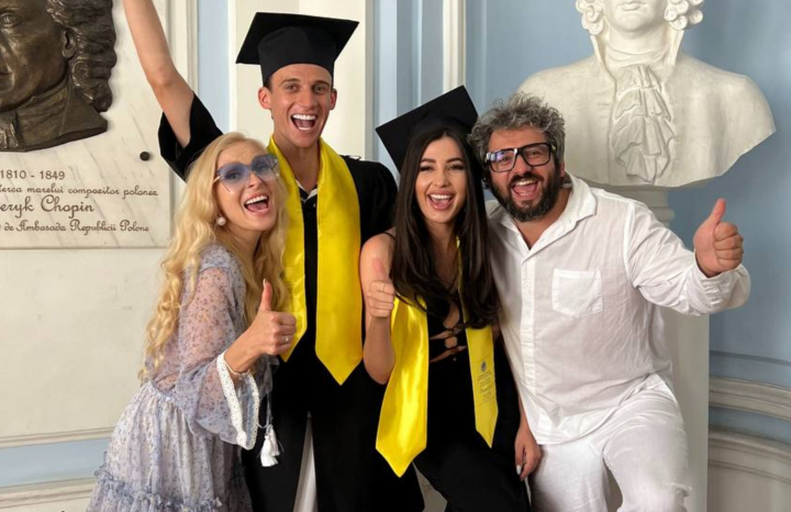 Interpreții Laurenția Coptileț și Gabriel Nebunu au absolvit Academia de Muzică, Teatru și Arte Plastice. Imagini de la ceremonia de decernare a diplomelor de licență - FOTO/VIDEO Interpreții Laurenția Coptileț și Gabriel Nebunu au absolvit Academia de Muzică, Teatru și Arte Plastice. Imagini de la ceremonia de decernare a diplomelor de licență - FOTO/VIDEO