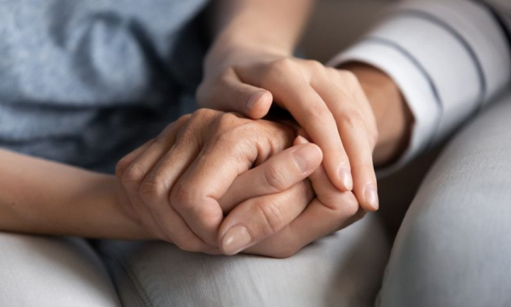 O mamă și fiica ei au fost diagnosticate cu același tip de cancer, la o distanță de doar zece zile. Povestea celor două: „Care erau șansele?” O mamă și fiica ei au fost diagnosticate cu același tip de cancer, la o distanță de doar zece zile. Povestea celor două: „Care erau șansele?”