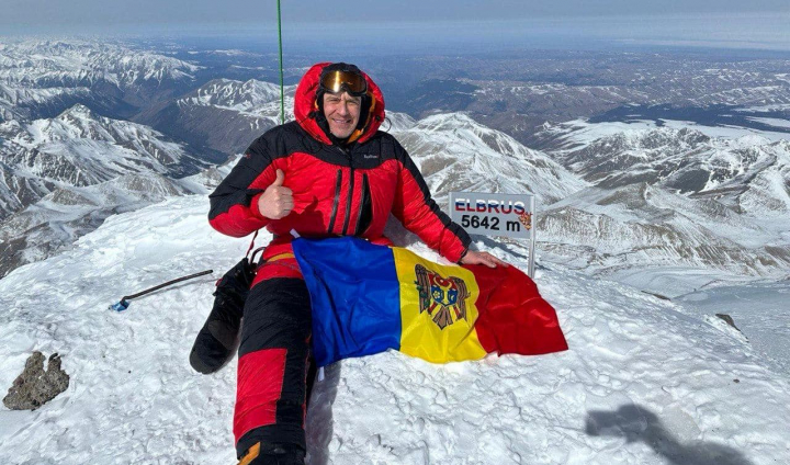 El este primul moldovean care a escaladat cele mai înalte 7 vârfuri de pe 7 continente: „Toată povestea a început acum 6 ani cu o drumeție în România” - FOTO El este primul moldovean care a escaladat cele mai înalte 7 vârfuri de pe 7 continente: „Toată povestea a început acum 6 ani cu o drumeție în România” - FOTO