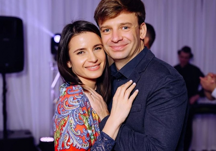 Cerere în căsătorie desprinsă din povești! Stela Botez a fost cerută de soție după patru luni de relație, cu un inel croșetat: „Eu i-am dat răspunsul prin SMS” - VIDEO Cerere în căsătorie desprinsă din povești! Stela Botez a fost cerută de soție după patru luni de relație, cu un inel croșetat: „Eu i-am dat răspunsul prin SMS” - VIDEO