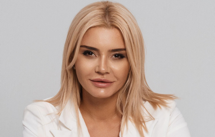 Cauzele frecvente ale căderii părului! La ce aspecte ar trebui să atragi atenție când vine vorba despre podoaba ta capilară - FOTO Cauzele frecvente ale căderii părului! La ce aspecte ar trebui să atragi atenție când vine vorba despre podoaba ta capilară - FOTO