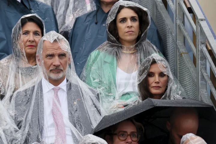 Letizia a strălucit și la Paris! Regina Spaniei a îmbrăcat rochii de la creatoarea sa preferată