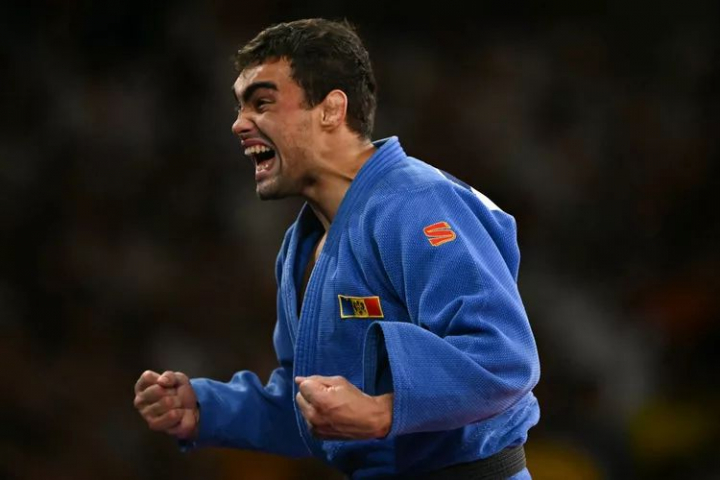 Adil Osmanov - în atenția presei internaționale, după ce și-a fracturat umărul, în timp ce se bucura de victoria obținută la Jocurile Olimpice - FOTO/VIDEO Adil Osmanov - în atenția presei internaționale, după ce și-a fracturat umărul, în timp ce se bucura de victoria obținută la Jocurile Olimpice - FOTO/VIDEO