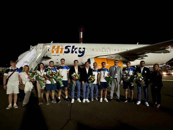 Denis Vieru și Adil Osmanov au revenit acasă! Cum au fost întâmpinați campionii, la aeroport - FOTO Denis Vieru și Adil Osmanov au revenit acasă! Cum au fost întâmpinați campionii, la aeroport - FOTO