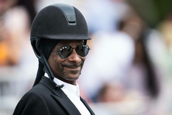 Cum s-a îmbrăcat Snoop Dogg la finala de dresaj pe echipe de la Jocurile Olimpice de la Paris - GALERIE FOTO Cum s-a îmbrăcat Snoop Dogg la finala de dresaj pe echipe de la Jocurile Olimpice de la Paris - GALERIE FOTO