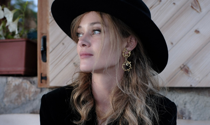 A fost victima bullying-ului din cauza kilogramelor pe care le avea, iar acum este model internațional! Povestea Dianei Moldovan: „Puneam genunchierele la glezne pentru a acoperi grosimea” - VIDEO A fost victima bullying-ului din cauza kilogramelor pe care le avea, iar acum este model internațional! Povestea Dianei Moldovan: „Puneam genunchierele la glezne pentru a acoperi grosimea” - VIDEO