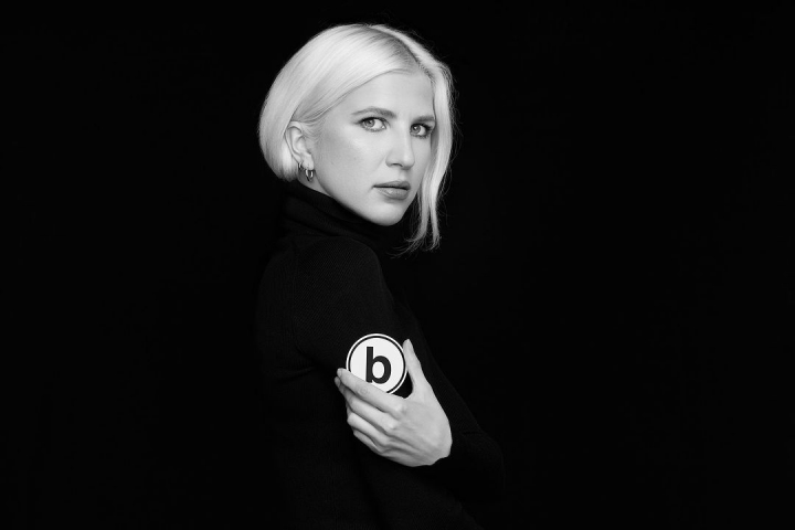 Dara și-a uimit fanii cu un remake al piesei „Sedaya Noch” de Iurii Shatunov: „Pansament îmi va fi piesa asta” - VIDEO Dara și-a uimit fanii cu un remake al piesei „Sedaya Noch” de Iurii Shatunov: „Pansament îmi va fi piesa asta” - VIDEO