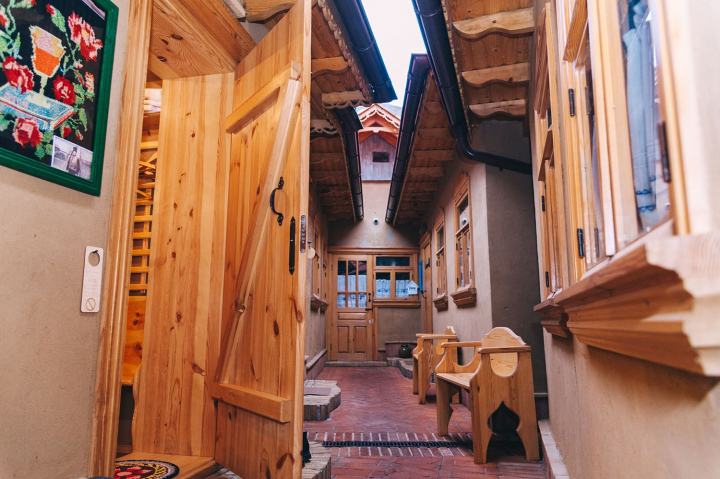 De 25 de ani, la Pro TV, ești liber, curios și an de an ești pregătit pentru aventură. Călătoria continuă, iar de data aceasta toate drumurile duc în sudul țării, mai exact, în cel mai mare sat din Europa - VIDEO De 25 de ani, la Pro TV, ești liber, curios și an de an ești pregătit pentru aventură. Călătoria continuă, iar de data aceasta toate drumurile duc în sudul țării, mai exact, în cel mai mare sat din Europa - VIDEO