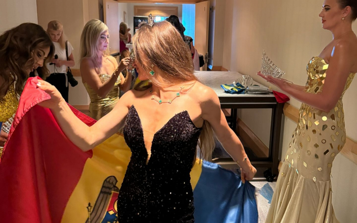 Strălucește pe scena mondială! Cine este moldoveanca care ne reprezintă țara la Mrs World International: „Nu credeam că există concursuri pentru femei de peste 30 de ani” - FOTO/VIDEO Strălucește pe scena mondială! Cine este moldoveanca care ne reprezintă țara la Mrs World International: „Nu credeam că există concursuri pentru femei de peste 30 de ani” - FOTO/VIDEO