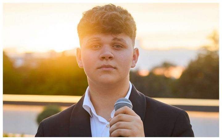 Moment emoționant! De Ziua Limbii Romane, Oleg Spînu și-a încântat fanii cu una dintre cele mai frumoase și îndrăgite melodii - VIDEO Moment emoționant! De Ziua Limbii Romane, Oleg Spînu și-a încântat fanii cu una dintre cele mai frumoase și îndrăgite melodii - VIDEO