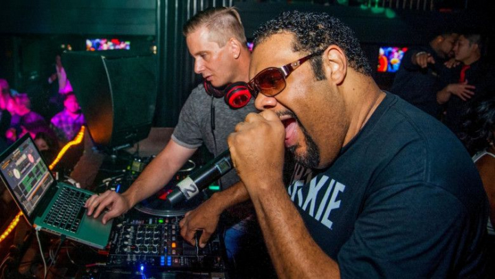 Rapperul american Fatman Scoop a murit, după ce s-a prăbușit pe scenă în timpul unui concert. A câștigat trei premii Grammy în carieră Rapperul american Fatman Scoop a murit, după ce s-a prăbușit pe scenă în timpul unui concert. A câștigat trei premii Grammy în carieră