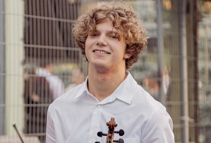 Fiul lui Vitalie Advahov - student la una dintre cele mai prestigioase universităţi de la Viena. Cum a reușit să fie admis, află astăzi, la O Seară Perfectă - VIDEO Fiul lui Vitalie Advahov - student la una dintre cele mai prestigioase universităţi de la Viena. Cum a reușit să fie admis, află astăzi, la O Seară Perfectă - VIDEO