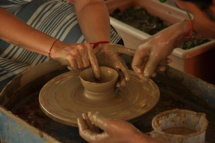 De 25 de ani, la Pro TV, ești liber, curios și an de an ești pregătit pentru aventură. Călătoria continuă pe tărâmul olarilor - VIDEO De 25 de ani, la Pro TV, ești liber, curios și an de an ești pregătit pentru aventură. Călătoria continuă pe tărâmul olarilor - VIDEO