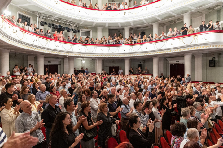 Start celui mai mare festival al teatrelor! Pe ce dată începe Reuniunea Teatrelor Naționale Românești, dar și ce premieră îi așteaptă pe spectatori - VIDEO Start celui mai mare festival al teatrelor! Pe ce dată începe Reuniunea Teatrelor Naționale Românești, dar și ce premieră îi așteaptă pe spectatori - VIDEO