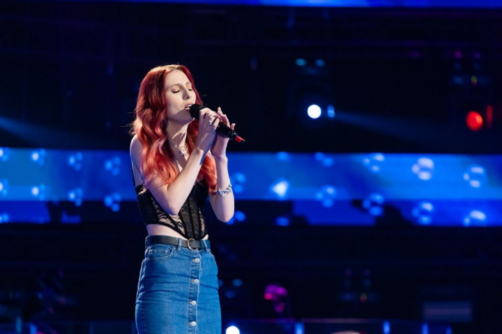 Iris Parocescu și-a pus tot sufletul în piesa pe care a cântat-o pentru tatăl ei mort. Tânăra a întors 3 scaune la Vocea României: „Ești uragan emoțional” - VIDEO Iris Parocescu și-a pus tot sufletul în piesa pe care a cântat-o pentru tatăl ei mort. Tânăra a întors 3 scaune la Vocea României: „Ești uragan emoțional” - VIDEO