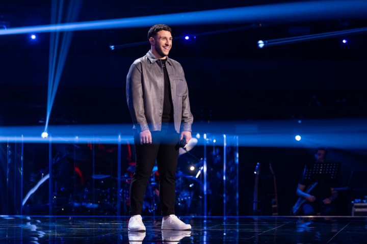 Robert Lukian a fost revelația serii la Vocea României! Cine e tânărul care a făcut show total și a întors toate scaunele în câteva secunde: „Doamne, ești exact pe sufletul meu! Dacă nu vii la mine, eu leșin” - VIDEO Robert Lukian a fost revelația serii la Vocea României! Cine e tânărul care a făcut show total și a întors toate scaunele în câteva secunde: „Doamne, ești exact pe sufletul meu! Dacă nu vii la mine, eu leșin” - VIDEO