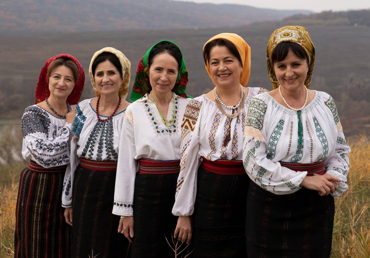 La mulți ani, Maria Osoianu! Cum a fost felicitată interpreta de către surorile ei - FOTO La mulți ani, Maria Osoianu! Cum a fost felicitată interpreta de către surorile ei - FOTO