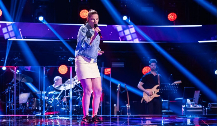 Magda Căluianu, vocea puternică de 16 ani de la Vocea României, pentru care s-au bătut Irina Rimes și Smiley! La îndemnul lui Theo Rose, a cântat și în limba turcă - VIDEO
