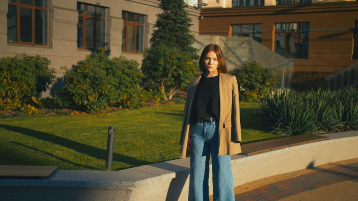 Cum se poartă denimul în sezonul toamnă-iarnă 2024? 6 tendințe pentru un look la modă
Cum se poartă denimul în sezonul toamnă-iarnă 2024? 6 tendințe pentru un look la modă