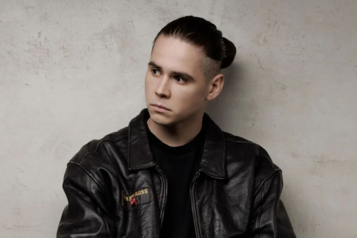 Satoshi a revenit cu o bombă muzicală! Interpretul a lasant o piesă nouă: „Oameni prea moi în vremuri grele” - VIDEO Satoshi a revenit cu o bombă muzicală! Interpretul a lasant o piesă nouă: „Oameni prea moi în vremuri grele” - VIDEO