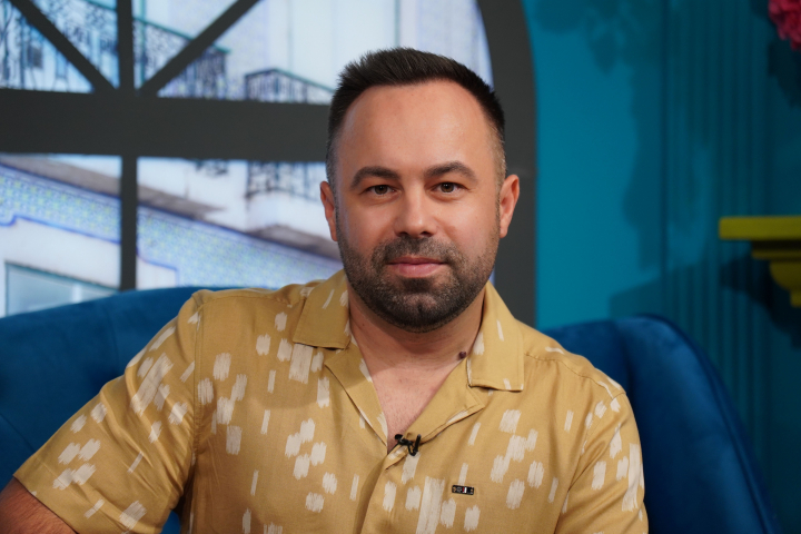 Beauty test, în direct, la O Seară Perfectă! Cum s-a descurcat interpretul El Radu când a fost provocat să ghicească câteva produse de make-up - VIDEO Beauty test, în direct, la O Seară Perfectă! Cum s-a descurcat interpretul El Radu când a fost provocat să ghicească câteva produse de make-up - VIDEO