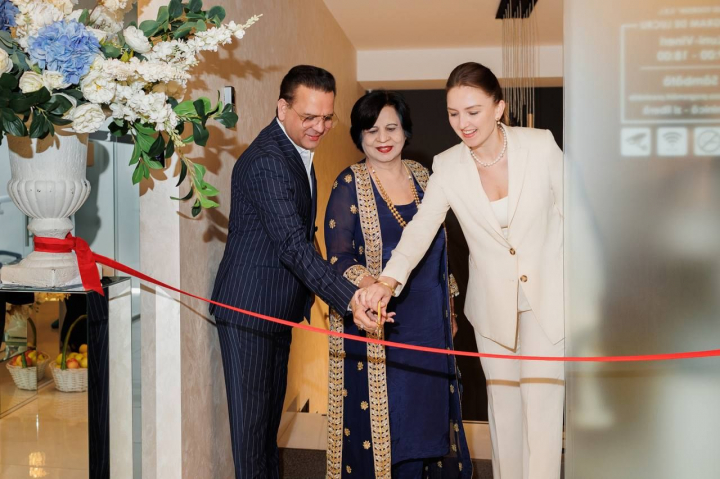 Dentus Dentino anunță marea deschidere și la Botanica! Sachin Sachdev, medic șef ortodont: „Am mai adăugat niște servicii pe care nu le aveam la prima clinică” - VIDEO Dentus Dentino anunță marea deschidere și la Botanica! Sachin Sachdev, medic șef ortodont: „Am mai adăugat niște servicii pe care nu le aveam la prima clinică” - VIDEO