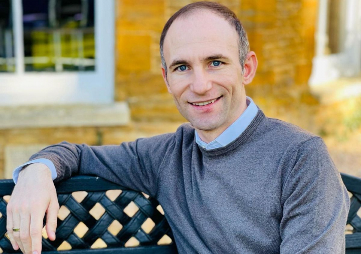 Ion Paladi lansează prima melodie de muzică ușoară! Cine este eroina principală din videoclip - FOTO Ion Paladi lansează prima melodie de muzică ușoară! Cine este eroina principală din videoclip - FOTO