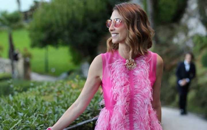 Soacra mare - spectaculoasă într-o rochie de aproape 5 mii de dolari! Vezi cine a creat ținuta Luciei Berdos - FOTO Soacra mare - spectaculoasă într-o rochie de aproape 5 mii de dolari! Vezi cine a creat ținuta Luciei Berdos - FOTO