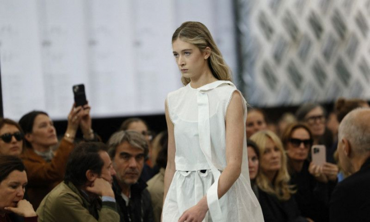 Are doar 16 ani, dar deja a făcut furori la Săptămâna Modei de la Paris. Fiica lui Nicole Kidman, debut inedit pe podium
Are doar 16 ani, dar deja a făcut furori la Săptămâna Modei de la Paris. Fiica lui Nicole Kidman, debut inedit pe podium