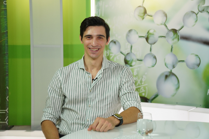 Scapă de atacurile de panică și depresie odată pentru totdeauna! Descoperă abordarea holistică propusă de terapeutul Vitalie Didenco - VIDEO