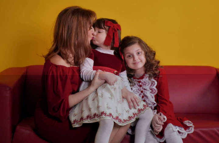 Cum este percepută dragostea în clasa a cincea, dar și ce înseamnă un milion de euro pentru un copil de 6 ani? Răspunsurile Ruxandei și Eleonorei Gâlcă te dau pe spate - VIDEO