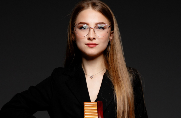 Naista Adriana Babin s-a făcut profesoară! A ales să predea o disciplină care nu are nici o legătură cu muzica - VIDEO
