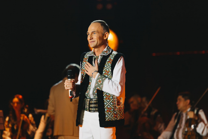 Tu știi cine sunt și cum arată frații lui Ion Paladi? Interpretul a lansat prima piesă alături de ei: „În videoclip sunt părinții noștri și bunica” - VIDEO Tu știi cine sunt și cum arată frații lui Ion Paladi? Interpretul a lansat prima piesă alături de ei: „În videoclip sunt părinții noștri și bunica” - VIDEO