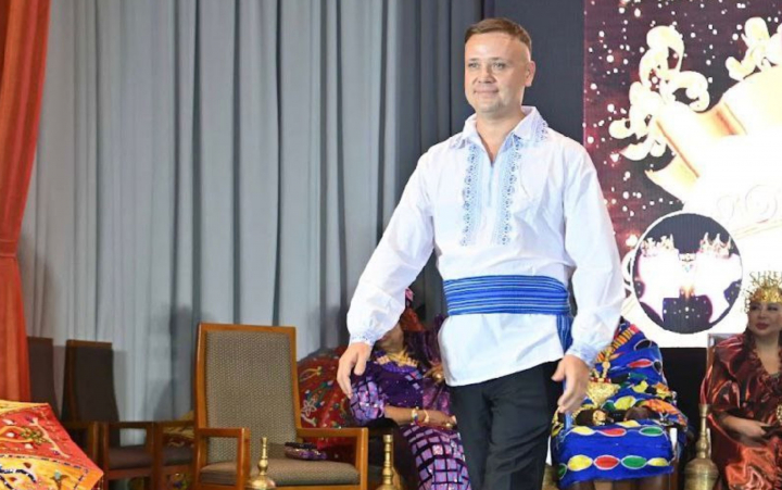 Moldoveanul distins cu 3 titluri prestigioase în Filipine! De ce a ales Vladimir Palancica să poarte ie la ceremonia de decernare - FOTO
Moldoveanul distins cu 3 titluri prestigioase în Filipine! De ce a ales Vladimir Palancica să poarte ie la ceremonia de decernare - FOTO