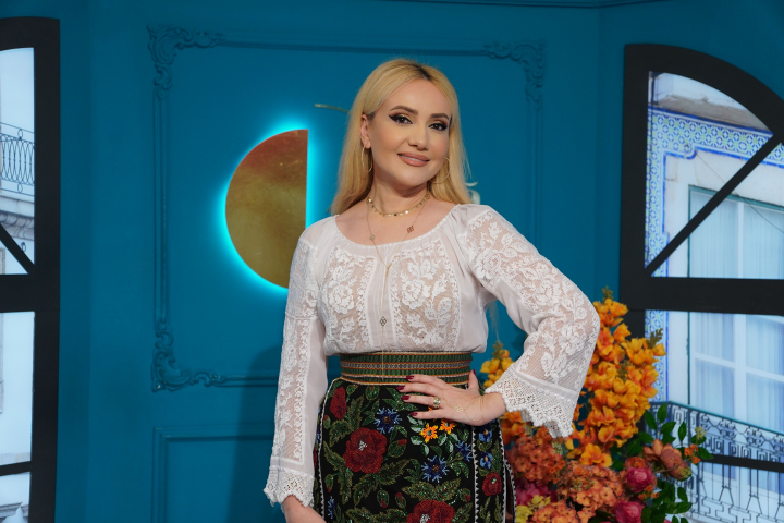 Adriana Ochișanu s-a mutat la București! Ce îi lipsește interpretei acolo, dar și cum a fost perioada de adaptare: „E obositor, dar...” - VIDEO Adriana Ochișanu s-a mutat la București! Ce îi lipsește interpretei acolo, dar și cum a fost perioada de adaptare: „E obositor, dar...” - VIDEO