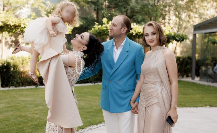 Viața de după cortina teatrului! Ce relație are de fapt regizoarea Daniela Burlaca cu fiicele ei - VIDEO Viața de după cortina teatrului! Ce relație are de fapt regizoarea Daniela Burlaca cu fiicele ei - VIDEO