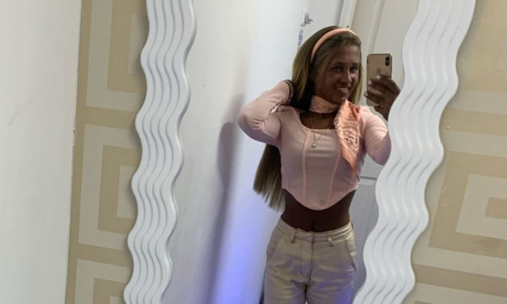 Are doar 18 ani și e dependentă de mersul la solar: „Nu mi se pare că sunt suficient de bronzată, dar oamenii se holbează la mine”
Are doar 18 ani și e dependentă de mersul la solar: „Nu mi se pare că sunt suficient de bronzată, dar oamenii se holbează la mine”