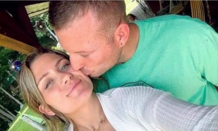 O femeie și-a pierdut soțul, iar la scurt timp a început o relație cu fratele lui: „Oamenii ne spun că este o legătură bolnavă!”
O femeie și-a pierdut soțul, iar la scurt timp a început o relație cu fratele lui: „Oamenii ne spun că este o legătură bolnavă!”