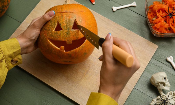 Modele de dovleci pentru Halloween pictați sau sculptați. 7 idei interesante și simple
Modele de dovleci pentru Halloween pictați sau sculptați. 7 idei interesante și simple