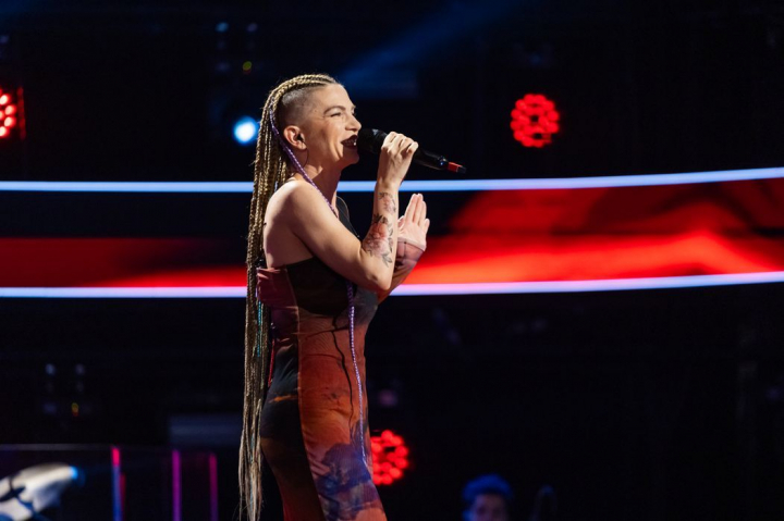 Laura Orian a impresionat cu vocea ei caldă și armonioasă! După o pauză vocală de un an, concurenta de la Vocea României a demonstrat că nimeni și nimic nu îi poate pune pasiunea pe pauză - VIDEO Laura Orian a impresionat cu vocea ei caldă și armonioasă! După o pauză vocală de un an, concurenta de la Vocea României a demonstrat că nimeni și nimic nu îi poate pune pasiunea pe pauză - VIDEO