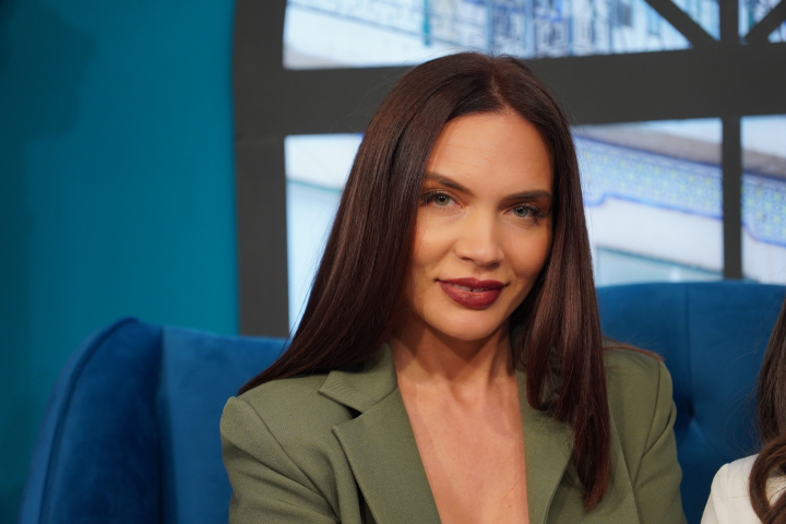 Mamă a trei copii și cu o carieră de succes în domeniul frumuseții! Cunoaște-o pe hairstylista Valentina Safadi - VIDEO Mamă a trei copii și cu o carieră de succes în domeniul frumuseții! Cunoaște-o pe hairstylista Valentina Safadi - VIDEO