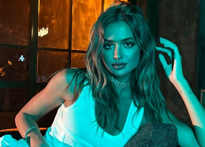 Promite a fi hit! Iuliana Beregoi a lansat o piesă în limba rusă. Cum sună „Zvezda”, dar și care este mesajul acesteia - VIDEO Promite a fi hit! Iuliana Beregoi a lansat o piesă în limba rusă. Cum sună „Zvezda”, dar și care este mesajul acesteia - VIDEO