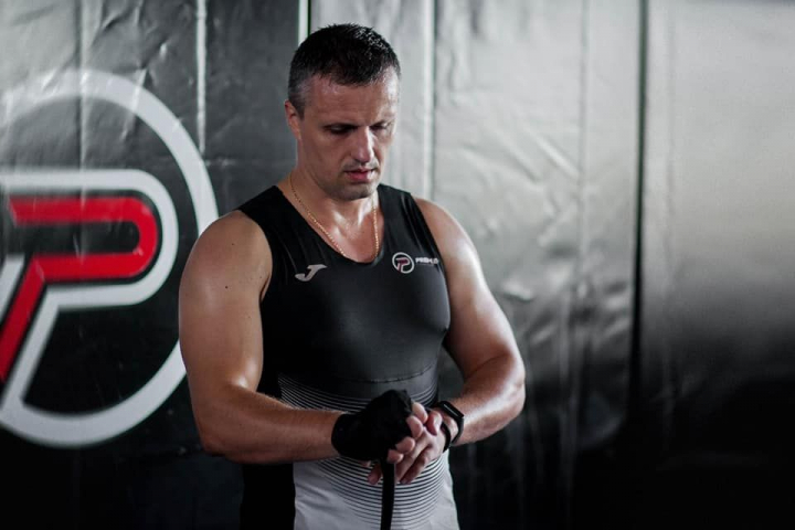 Kickboxingul cucerește atât bărbații, cât și femeile! Antrenorul Viorel Gurdiș îți explică cum să arzi calorii și să combați depresia - VIDEO