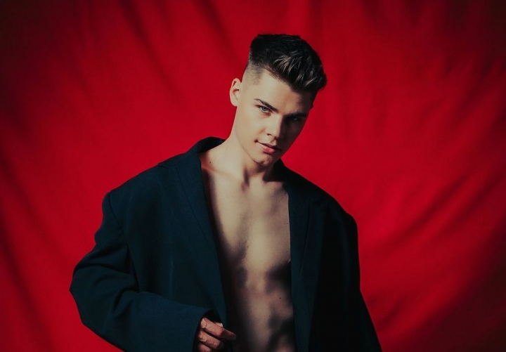 Lucruri pe care probabil nu le știai despre Cristian Porcari! Cum a reușit să devină popular pe când avea doar 13 ani - FOTO/VIDEO Lucruri pe care probabil nu le știai despre Cristian Porcari! Cum a reușit să devină popular pe când avea doar 13 ani - FOTO/VIDEO