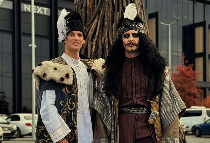 Vedetele de la noi fac furori de Halloween! Cele mai spectaculoase look-uri purtate în acest an - FOTO/VIDEO
Vedetele de la noi fac furori de Halloween! Cele mai spectaculoase look-uri purtate în acest an - FOTO/VIDEO