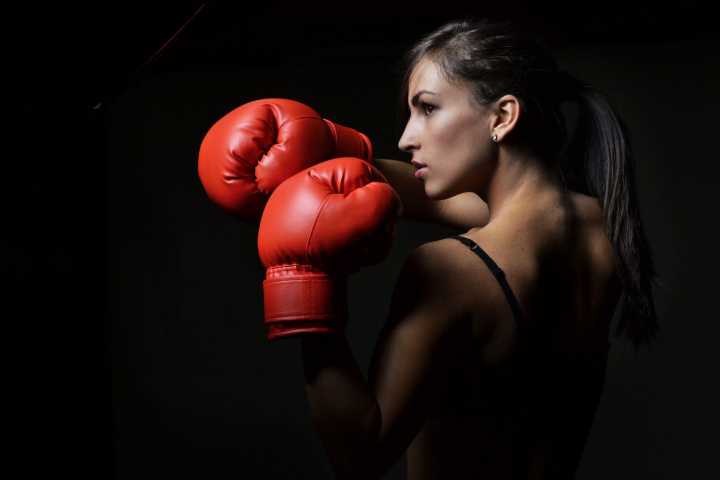 Într-o oră de kickboxing, arzi până la 900 de calorii! Află și alte beneficii ale acestui tip de sport, sâmbătă, la iSănătate - VIDEO
